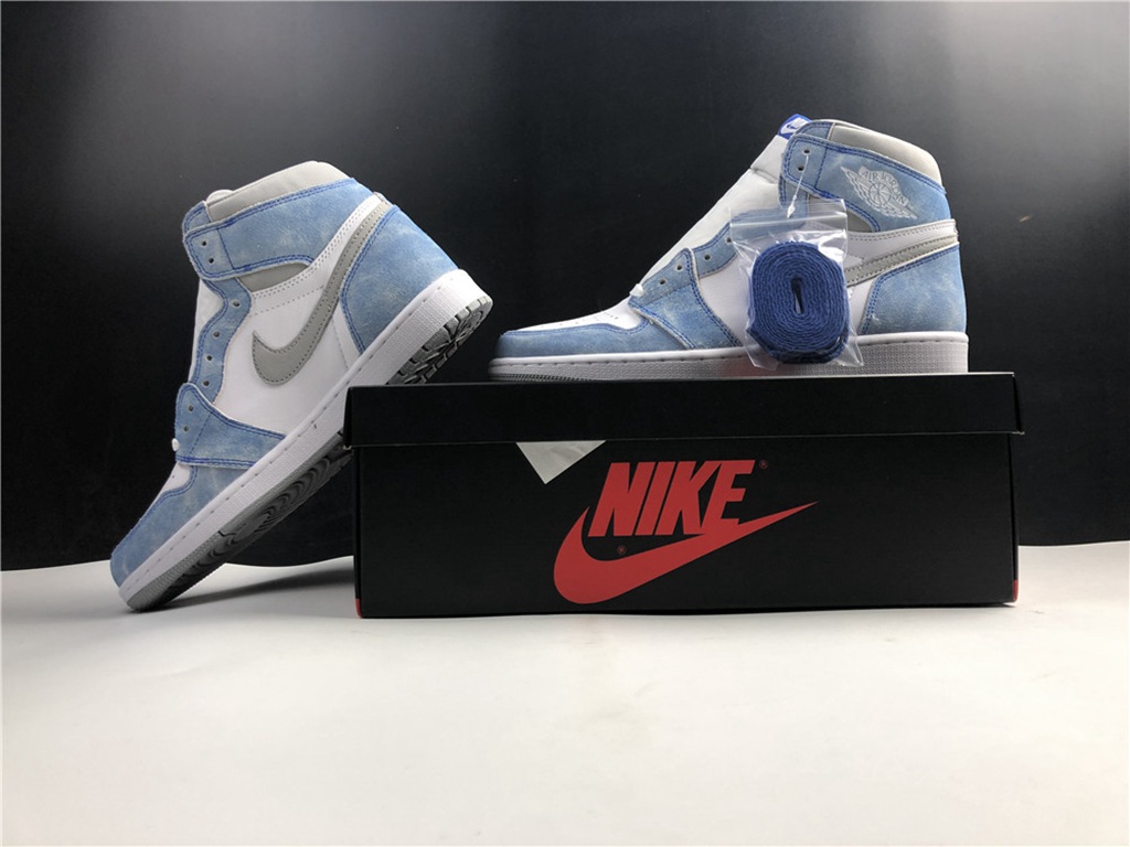 Air Jordan 1 Hype Royal 555088-402
